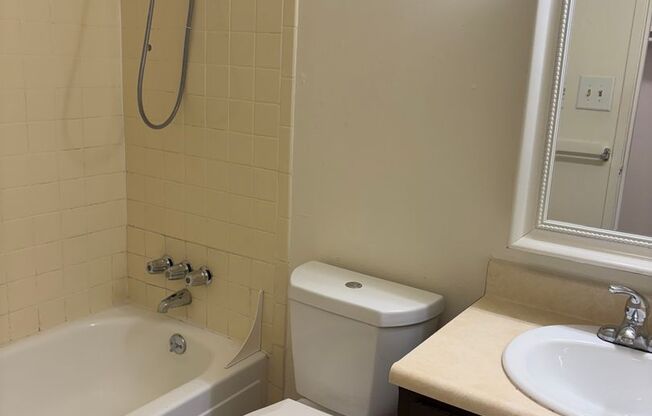 2 beds, 2 baths, 805 sqft, $1,525, Unit B-315