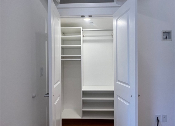 2 beds, 1 bath, $2,250, Unit 301