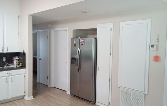 2 beds, 1 bath, $1,300