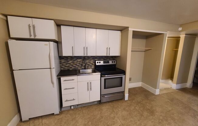 2 beds, 1 bath, 800 sqft, $1,300