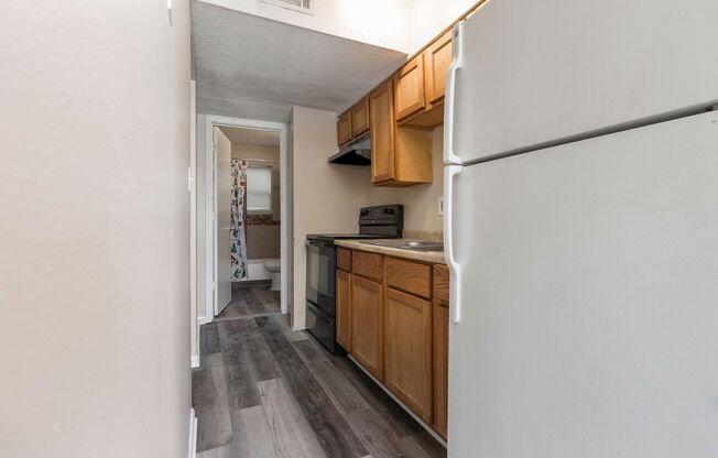 2 beds, 1 bath, $895, Unit #2