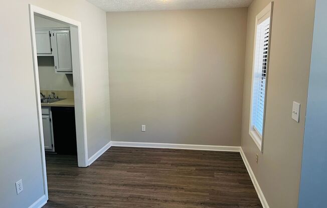 2 beds, 1 bath, 800 sqft, $1,295, Unit Unit 130