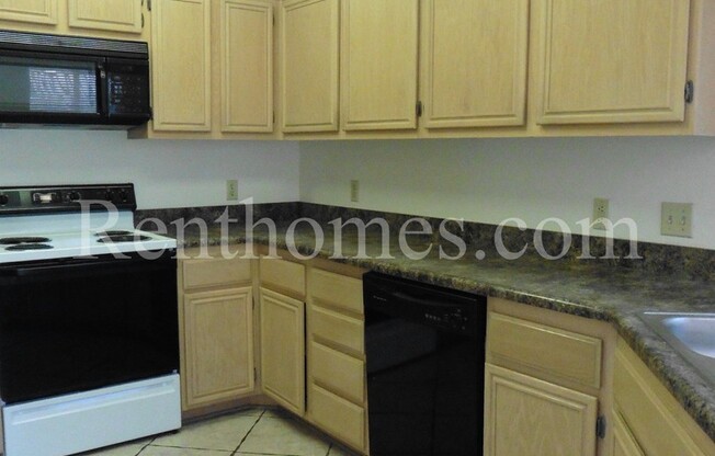 Rancho Bernardo, 18563 Caminito Pasadero #401-Gated Complex with Tons of Amenities!