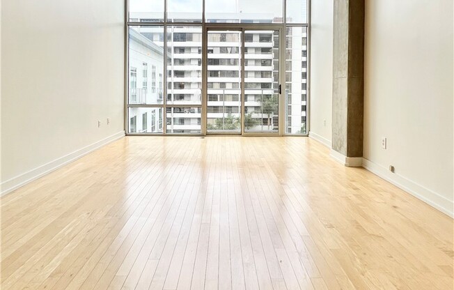 1 bed, 1 bath, 800 sqft, $2,700