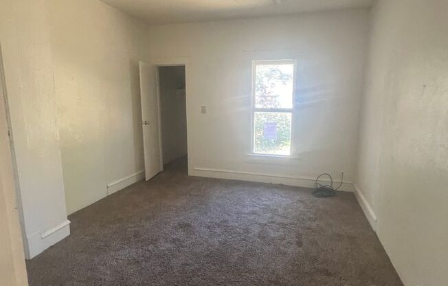 2 beds, 1 bath, $900