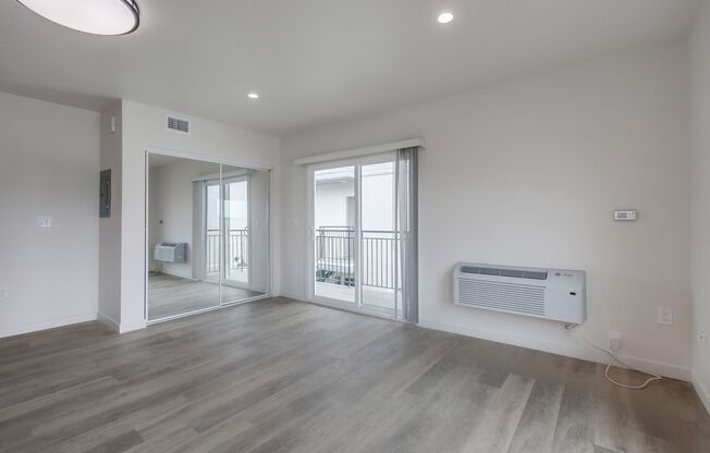 Studio, 1 bath, 300 sqft, $1,995, Unit 4840-27