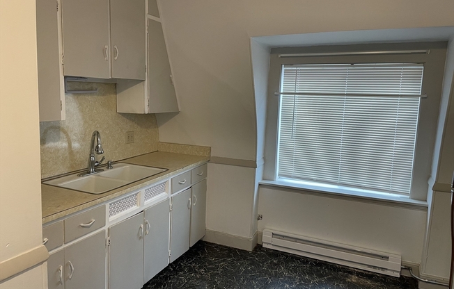 1 bed, 1 bath, 600 sqft, $1,350, Unit 4