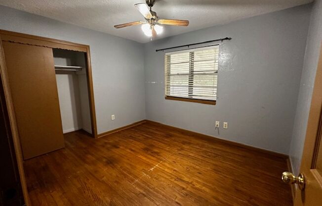 3 beds, 2 baths, $1,250