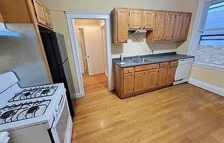 2 beds, 1 bath, 1,000 sqft, $2,200, Unit 3R