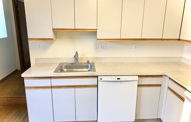 2 beds, 1 bath, 788 sqft, $2,095, Unit 208