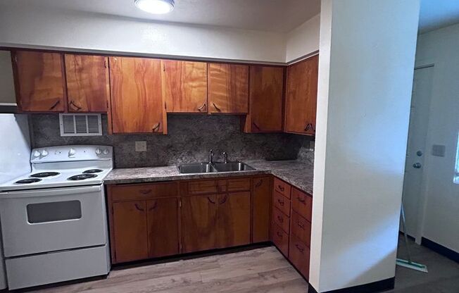 1 bed, 1 bath, $1,100, Unit 26