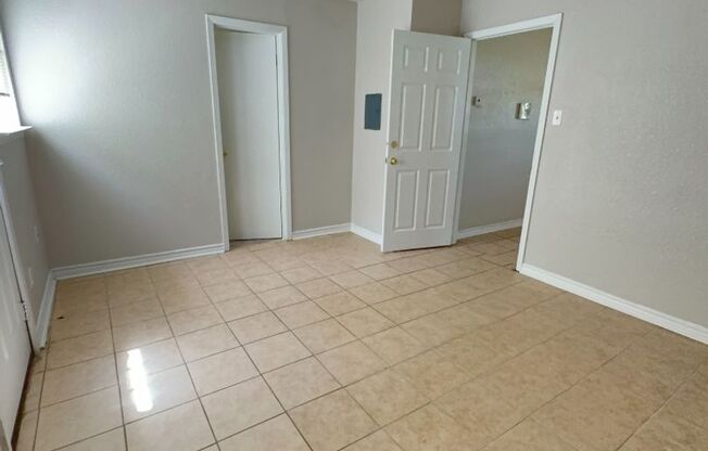 3 beds, 2 baths, $995