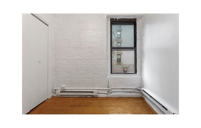 460 W 46 ST