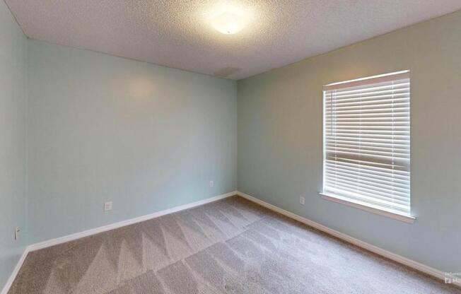 3 beds, 2 baths, 2,043 sqft, $1,700