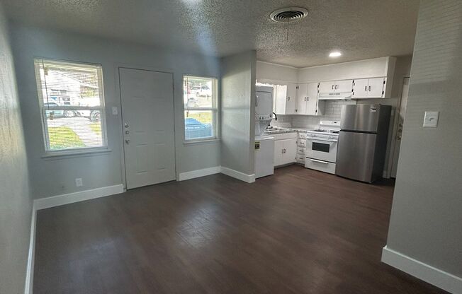 Newly Renovated 3 Bed/1 Bath in Denison!