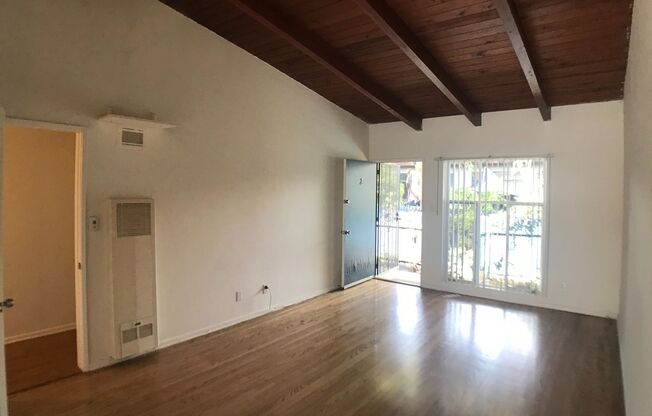 1 bed, 1 bath, 700 sqft, $2,695