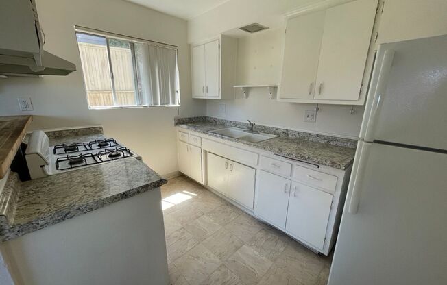 2 beds, 2 baths, $4,600, Unit A