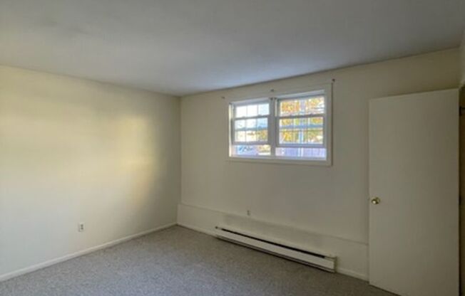 2 beds, 1 bath, $1,900, Unit Apt. 2