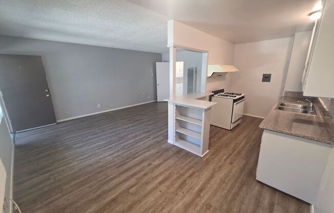 657 - 671 1/2 S. FIRST AVE. COVINA, CA