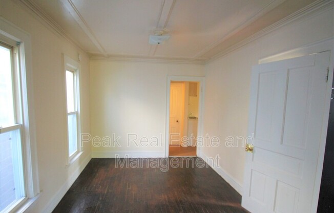 855 ALEXANDER ST SE