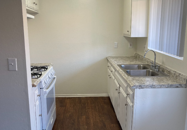 2221 E LENITA LN