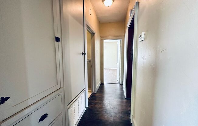 2 beds, 1 bath, $1,295