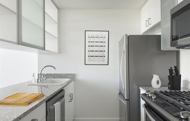 1 bed, 1 bath, $4,700, Unit 815