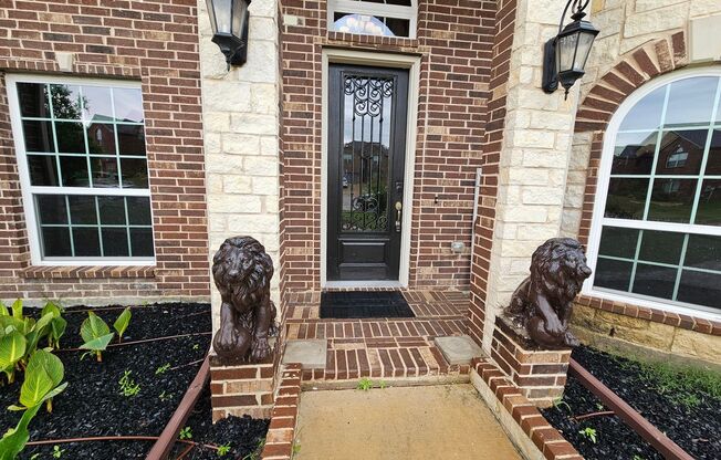 Beautiful 5 bedroom, 4 bathroom home in Garland, TX