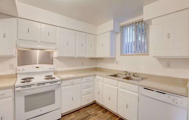 3 beds, 2 baths, 1,330 sqft, $1,950, Unit 75603b