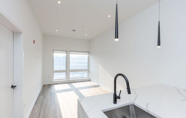 1 bed, 1 bath, 650 sqft, $1,595, Unit 305