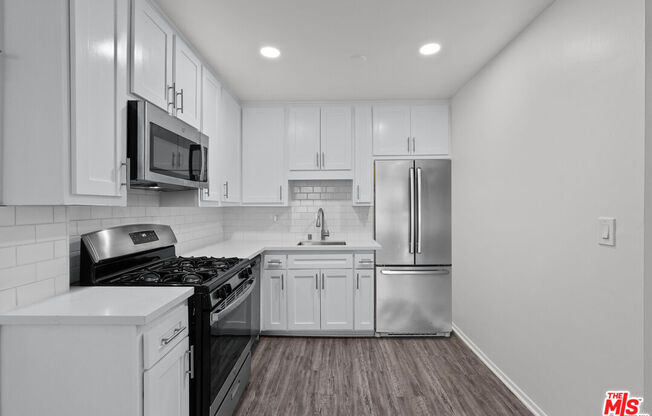 1 bed, 1 bath, $2,395, Unit 202