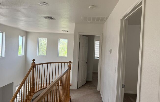 3 BEDROOMS HOME WITH 2.5 BATHROOMS