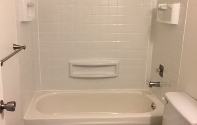 1 bed, 1 bath, 780 sqft, $1,810, Unit M204