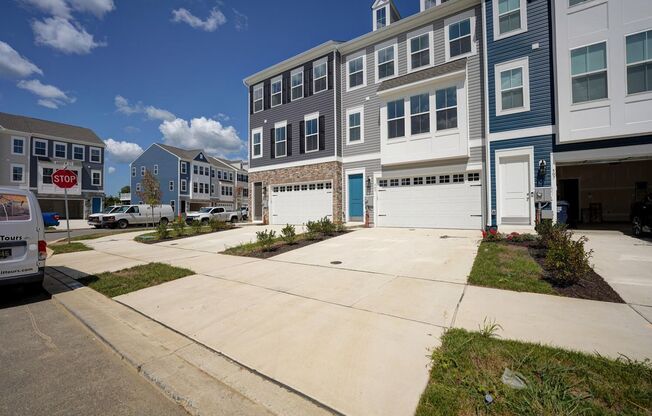 **Spacious 4-Bedroom Townhome in Middletown, DE**