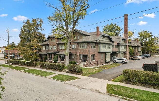 Studio, 1 bath, 400 sqft, $750, Unit 17