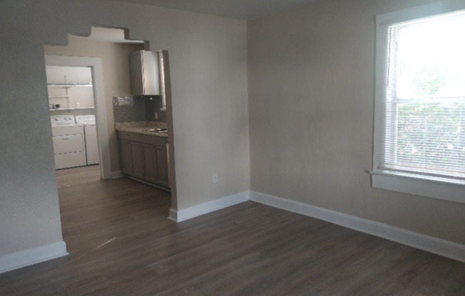 905 E OSBORNE AVE