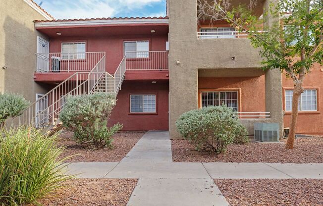 SPACIOUS 2BED/2BATH CONDO * SECOND FLOOR UNIT*