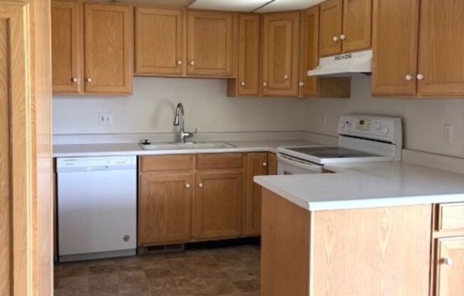 3 Bedroom / 2 Bath Home in Bountiful!