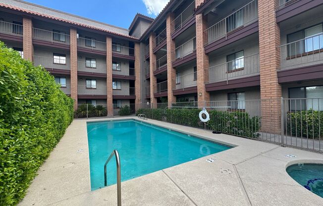 2 Bedroom in the El Tovar Condominiums Near N Central Ave and W Dunlap Ave!