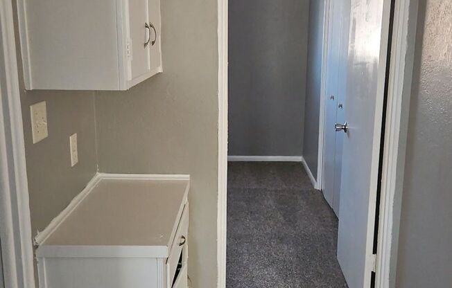 2 beds, 1 bath, 750 sqft, $970, Unit B02 1018 15