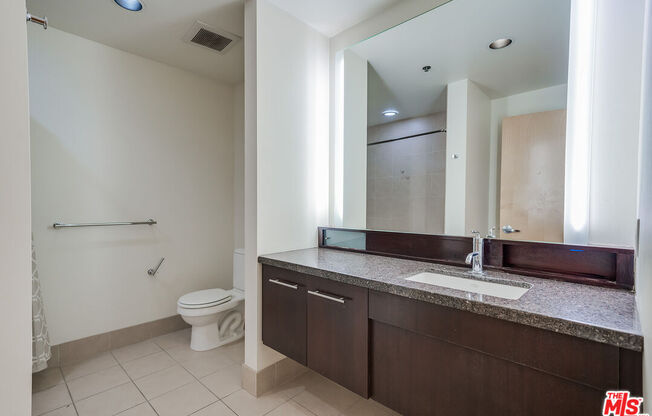 1 bed, 1.5 baths, 1,200 sqft, $3,100, Unit 1115