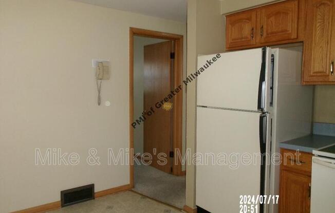2551 S 68 ST