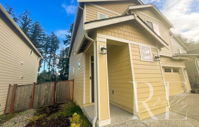 Spacious 4 Bedroom In Prime Location!