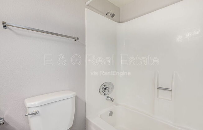 2 beds, 2 baths, 864 sqft, $1,450, Unit F202