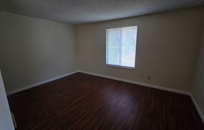 1 bed, 1 bath, 750 sqft, $1,075, Unit 1877F