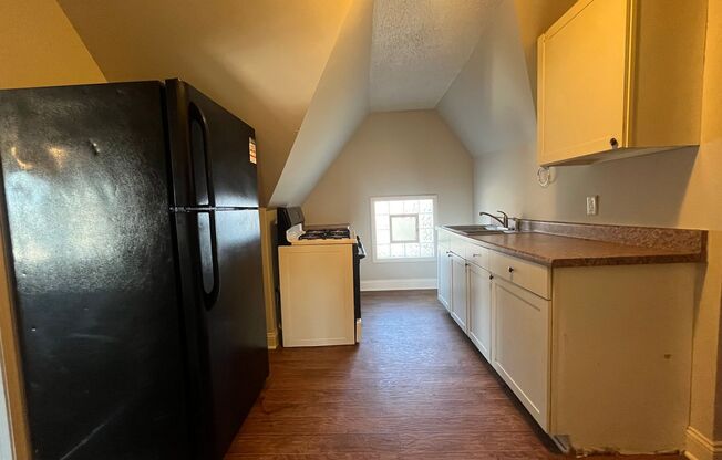 1 bed, 1 bath, 550 sqft, $875, Unit Unit 3