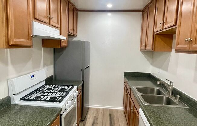 1 bed, 1 bath, $2,050, Unit 06