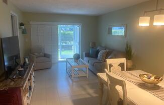 207 TROPIC ISLE DR
