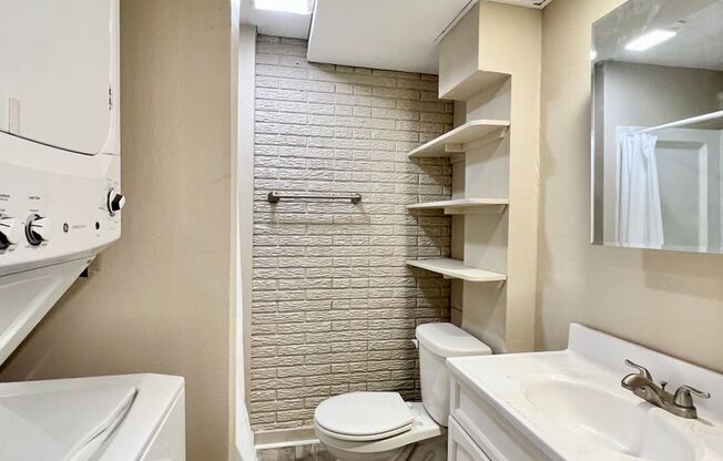 Updated 2 Bed Duplex in Central MHK - August 5th MOVE IN