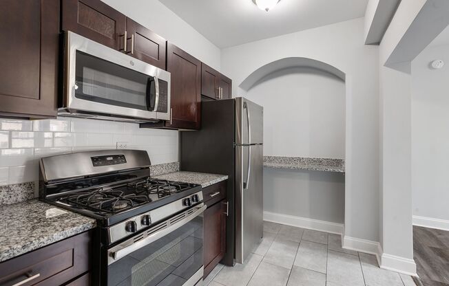 Studio, 1 bath, 375 sqft, $1,395, Unit 409